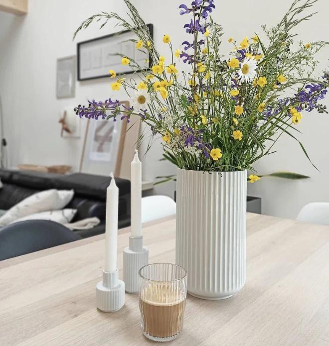 Jak zkombinovat jarní květiny a vázu – tipy floristky Zuzky