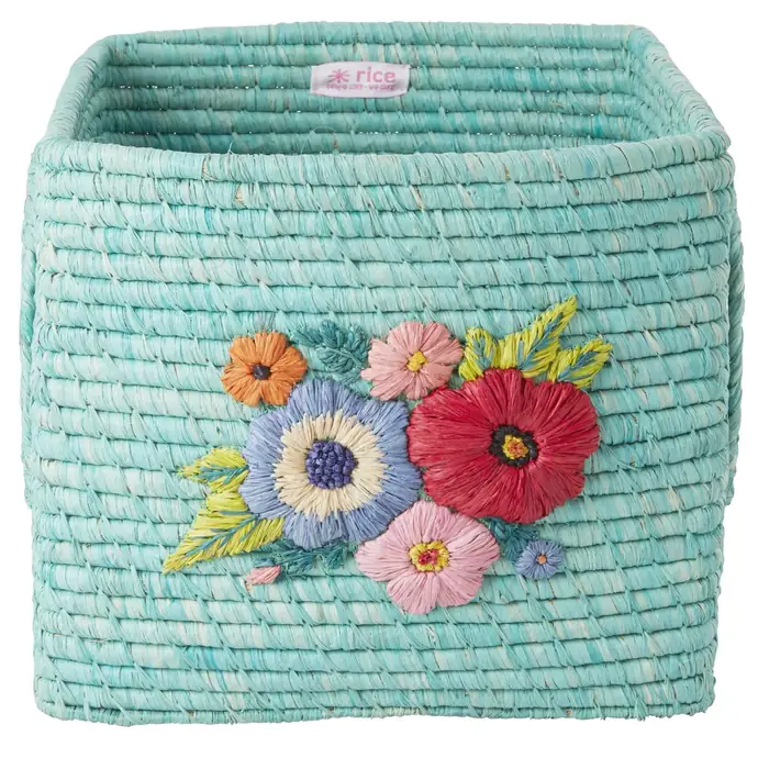 rice / Čtvercový košík z rafie Hand Embroidered Flowers Mint