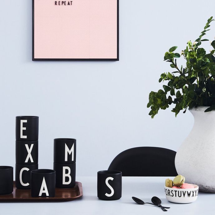 DESIGN LETTERS / Porcelánový hrneček/dózička Letters Black 300 ml