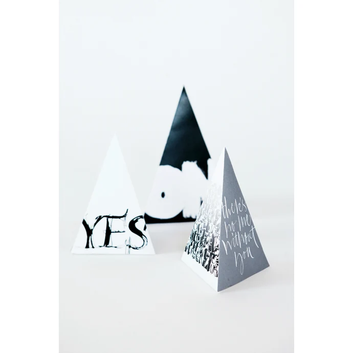 Ylva Skarp / Dekoratívne papierové pyramídy - 3 ks