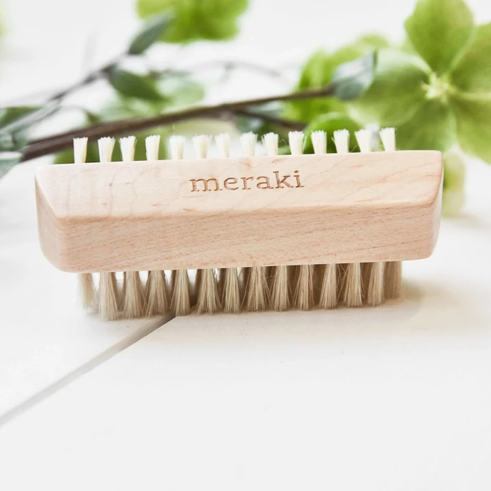 meraki / Dřvěný kartáček na nehty Meraki