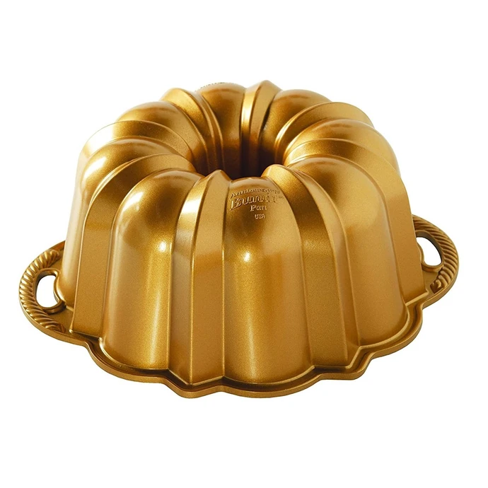 Nordic Ware / Hliníková forma na bábovku Anniversary Pan Gold 3,5 l