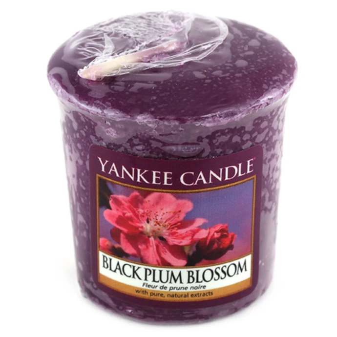 Yankee Candle / Votívna sviečka Yankee Candle - Kvet čiernej slivky