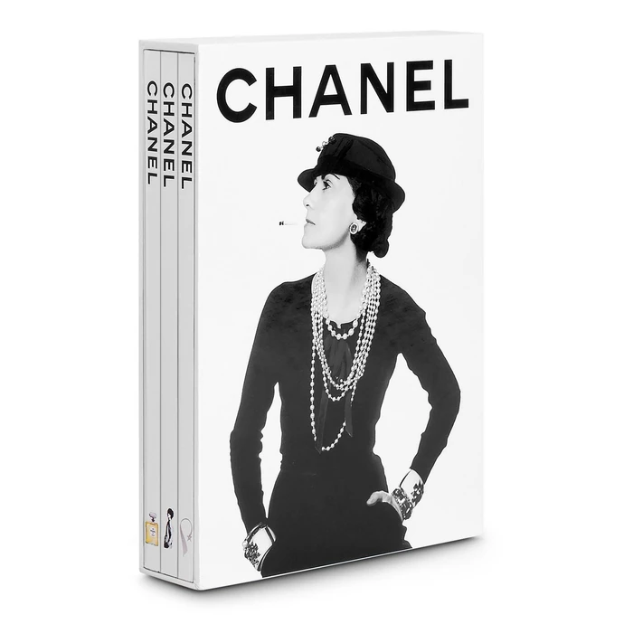  / Chanel - šanon s tromi knihami
