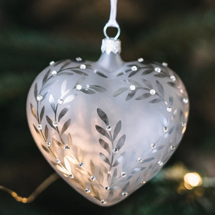 GLASSOR / Skleněná vánoční ozdoba Leaves Matt grey - srdce
