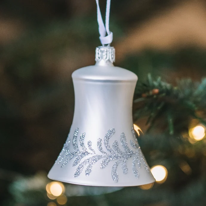 GLASSOR / Skleněná vánoční ozdoba Silver Flowers - zvoneček