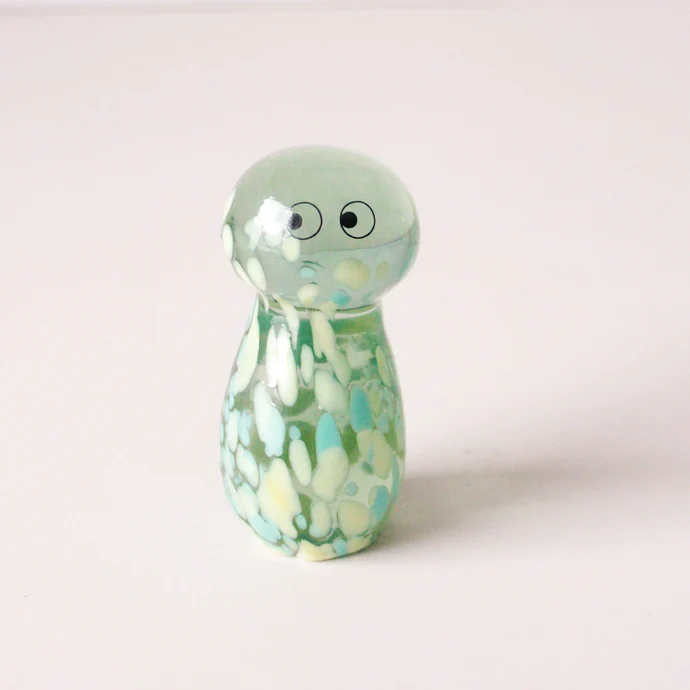 Studio Arhoj / Skleněná figurka Crystal Blob Curious Light Green
