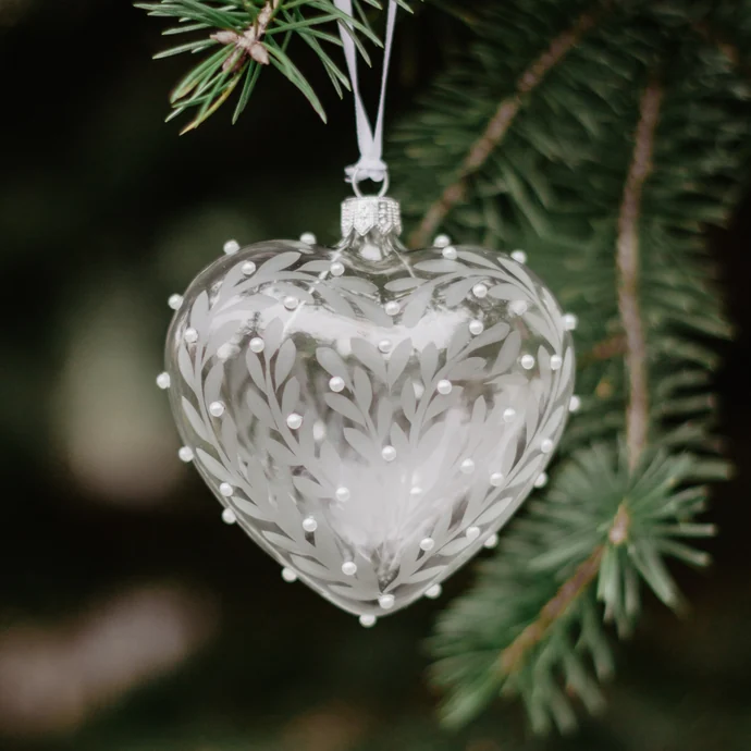 GLASSOR / Skleněná vánoční ozdoba Leaves and Pearls - srdce
