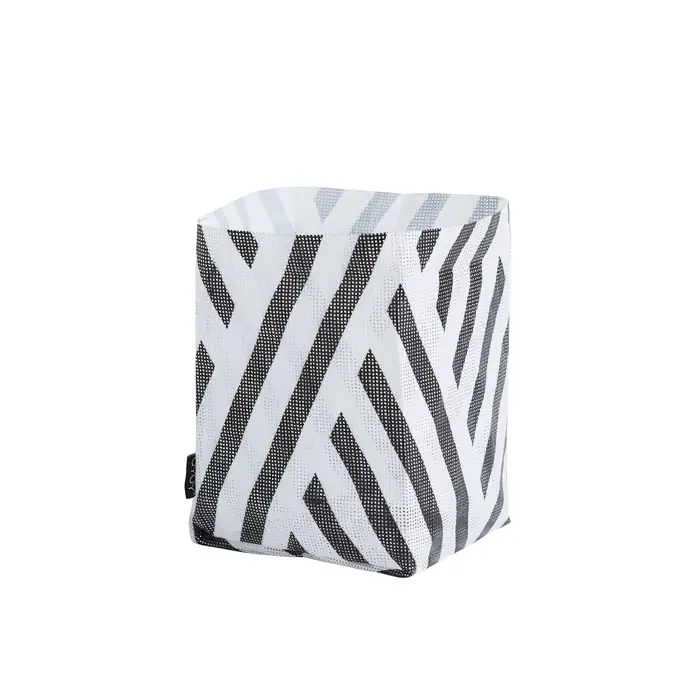 OYOY / Úložný plastový košík Hokuspokus Black&White