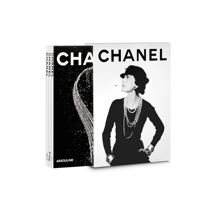 Chanel - šanon se třemi knihami