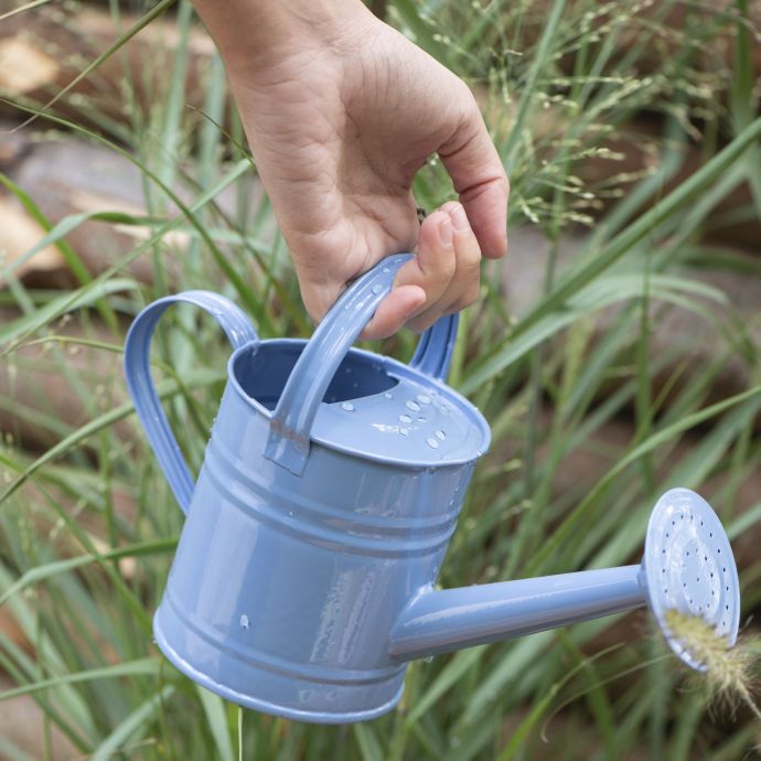 Kovová zahradní konvička Blue 0,8 l