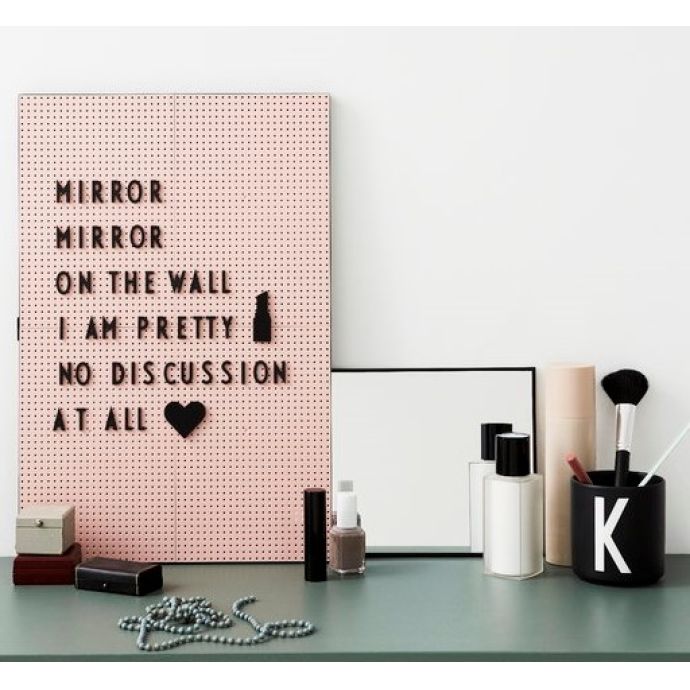 Porcelánový hrneček/dózička Letters black