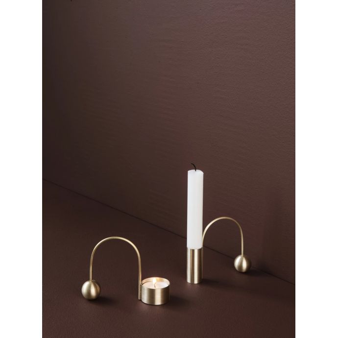 Kovový svícen Brass Balance Candle Holder
