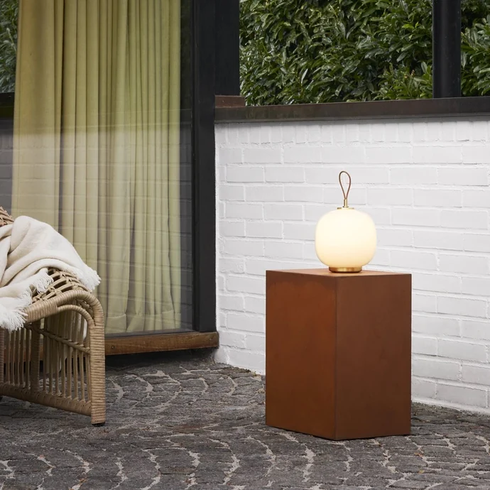 Přenosná stmívatelná lampa VL 45 Radiohus / Glossy White Opal Glass
