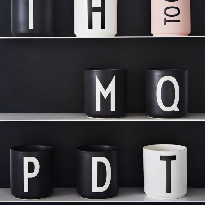 Porcelánový hrneček/dózička Letters black