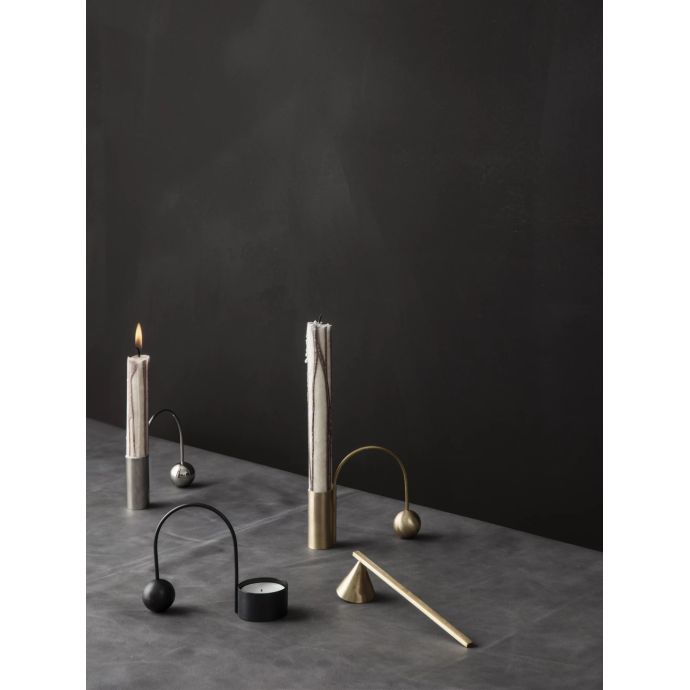 Kovový svícen Brass Balance Candle Holder