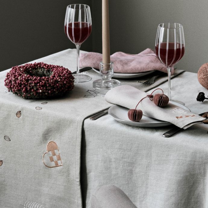 Bavlněný běhoun na stůl Fryd Embroidered 40x140 cm