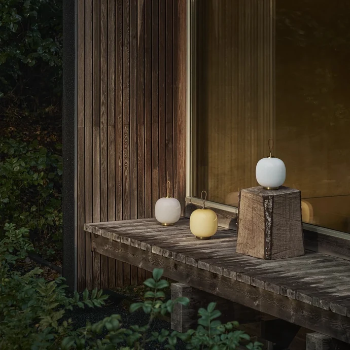 Přenosná stmívatelná lampa VL 45 Radiohus / Glossy Pale Yellow Glass