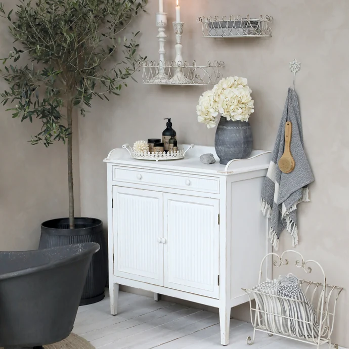 Dřevěná vintage komoda Antique White