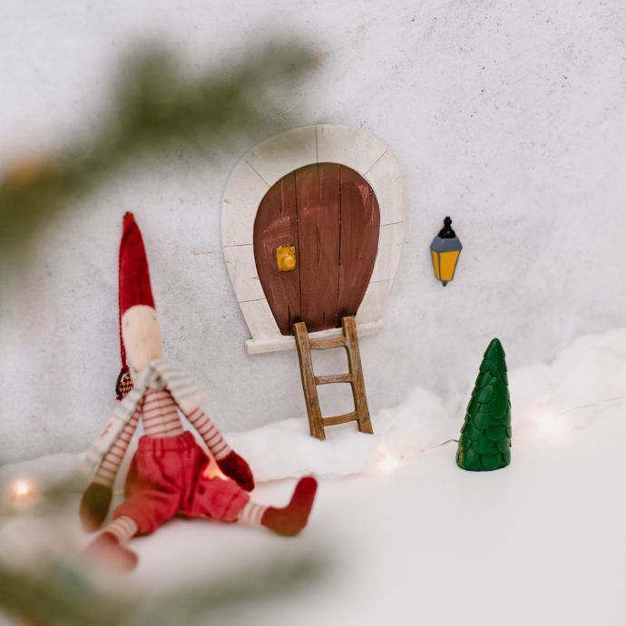 Dekorativní dvířka pro vánoční skřítky Nisse Door - set 4 ks