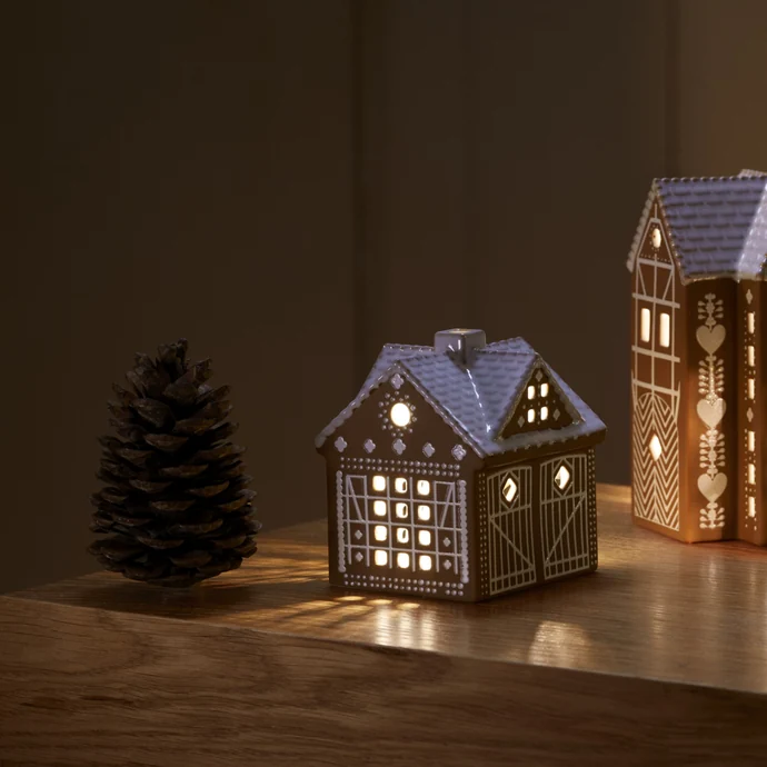 Porcelánový svícen Gingerbread Lighthouse 11,5 cm