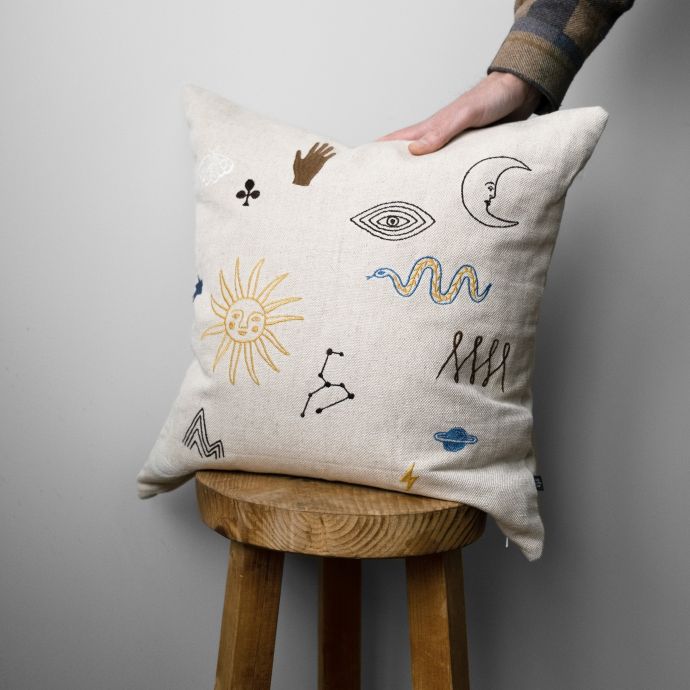 Lněný povlak na polštář Symbol Embroidered 48x48