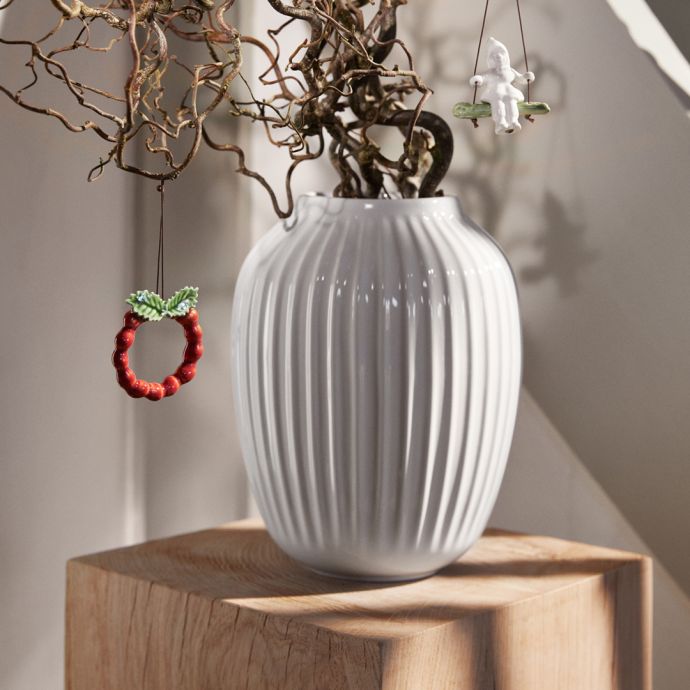 Porcelánová vánoční ozdoba Christmas Tales Wreath 7 cm