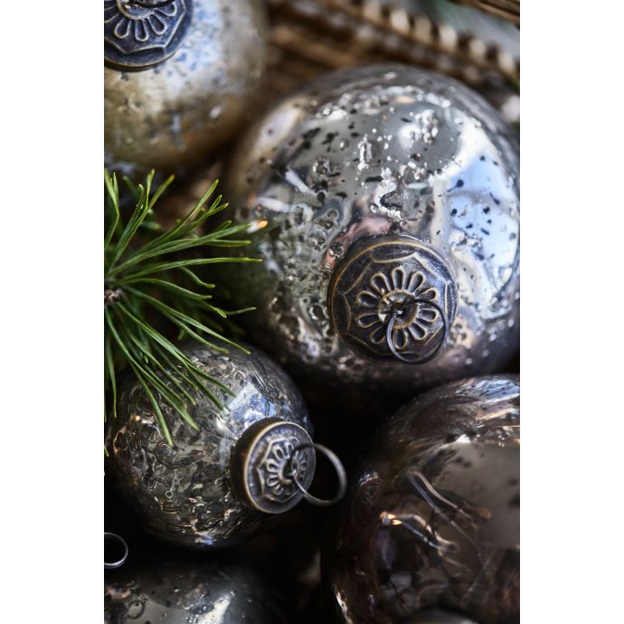 Vánoční baňka Pebbled Silver Look 8 cm