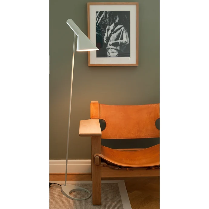 Stojací lampa AJ White