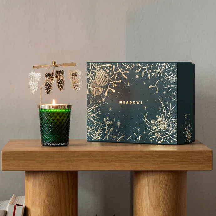Vonná svíčka s rotujícím svícnem Meadows Mistletoe Kiss 200 g