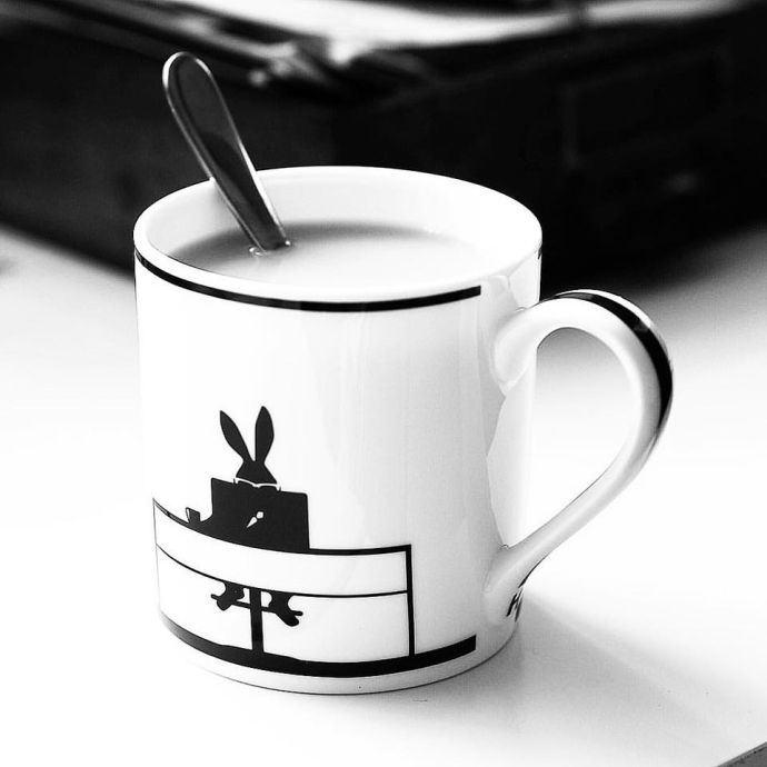 Porcelánový hrnek s králíkem Working Rabbit