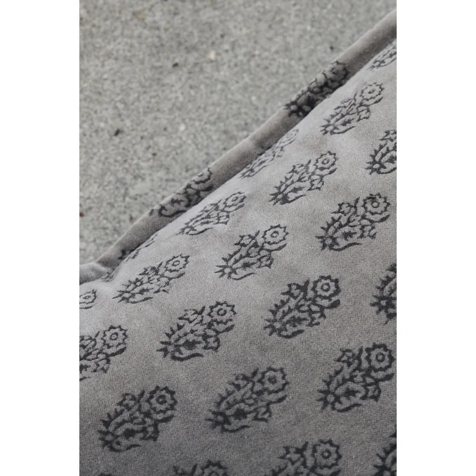 Sametový povlak na polštář Velv Grey 50×50 cm