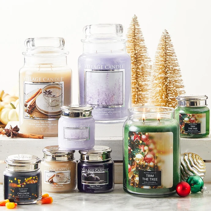 Svíčka Village Candle - Frosted Lavender 602g