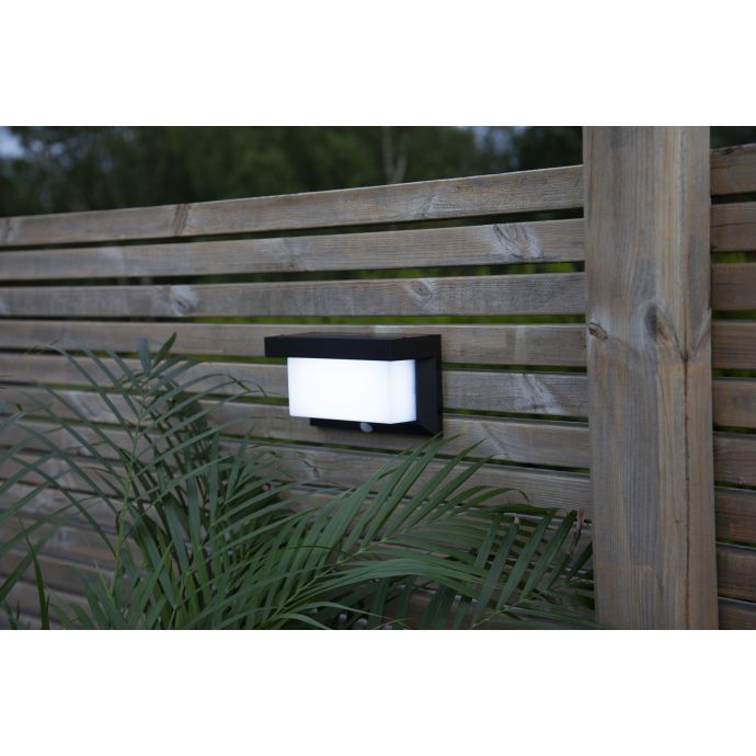 Venkovní nástěnné LED osvětlení s čidlem Valla Solar