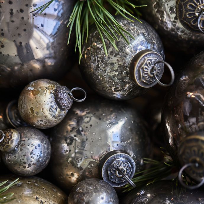 Vánoční baňka Pebbled Silver Look