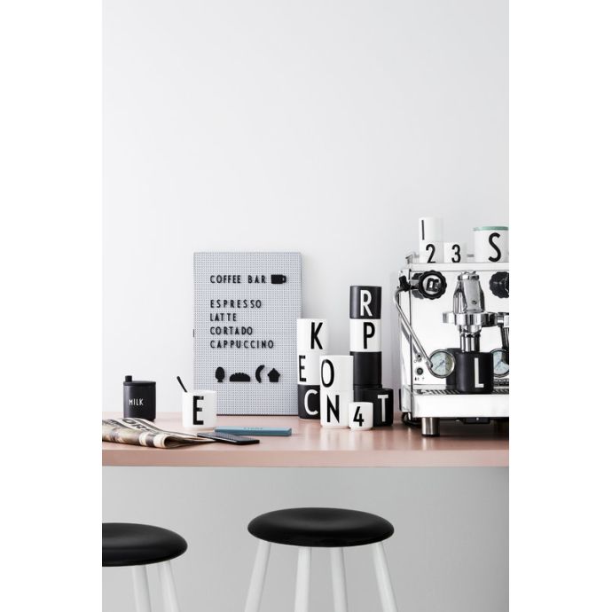 Porcelánový hrneček/dózička Letters black