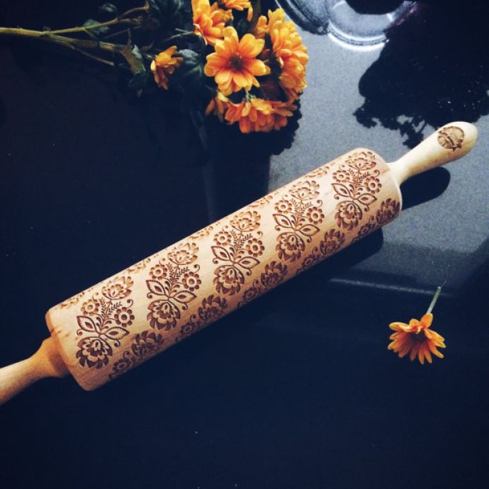 Embosovaný váleček na těsto Bouquet