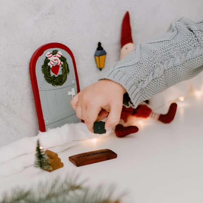 Dekorativní dvířka pro vánoční skřítky Nisse Door Grey - set 6 ks