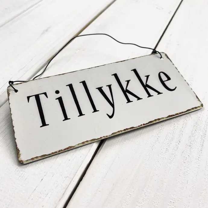 Plechová cedulka Tillykke