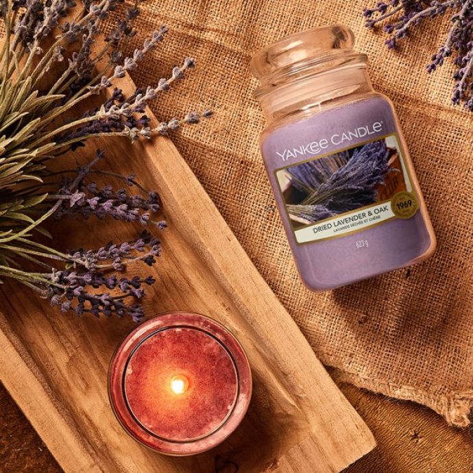 Svíčka Yankee Candle 623g - Dried Lavender & Oak