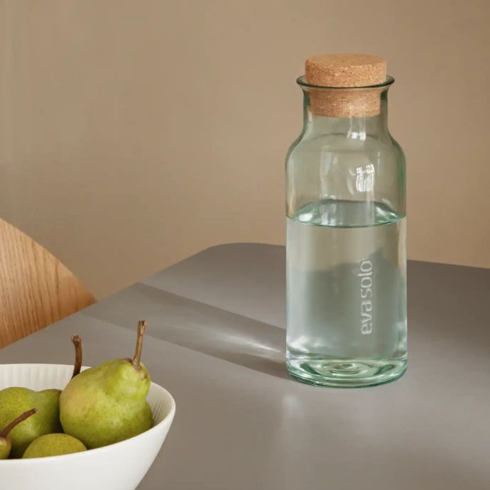 Karafa z recyklovaného skla s korkovou zátkou 1 l