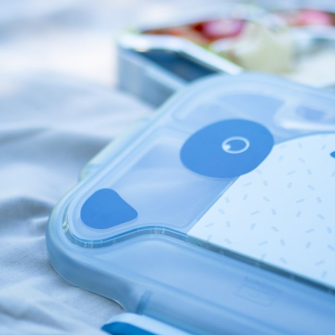 Svačinový box s přihrádkami Monbento Wonder Blue Panda 950 ml