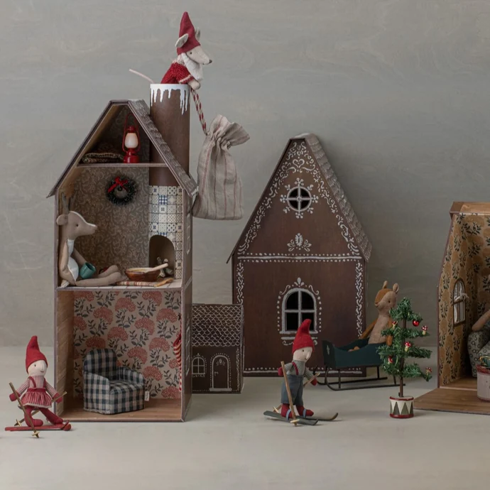 Adventní perníková chaloupka s krbem pro myšky Maileg