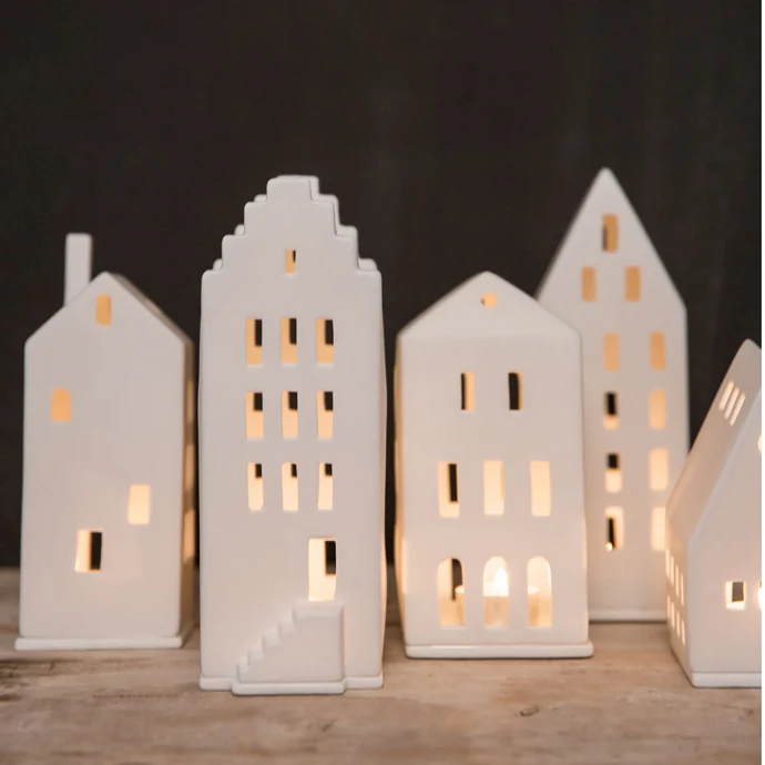 Porcelánový svícen domeček Gable House 20 cm