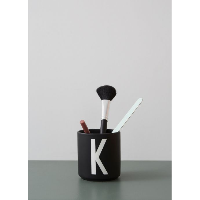 Porcelánový hrneček/dózička Letters black