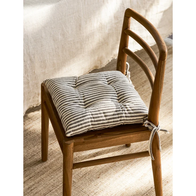 Prošívaný podsedák Charingworth Stripe 40x40 cm