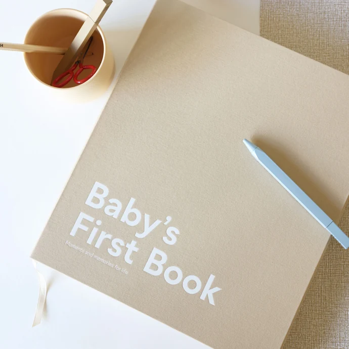 Deník miminka - Baby's First Book Beige