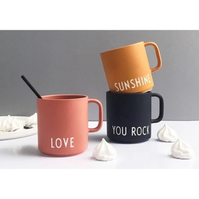 Porcelánový hrneček s ouškem Love 300 ml