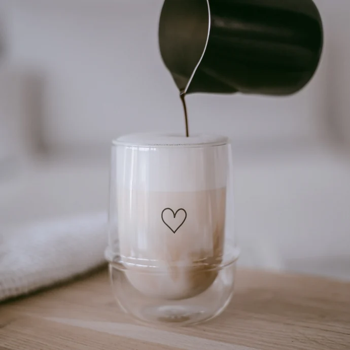 Dvoustěnná sklenice na teplé nápoje Heart 300 ml