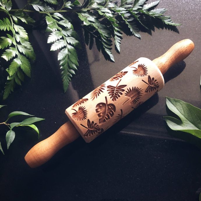Embosovaný váleček na těsto Tropical Leaves Mini